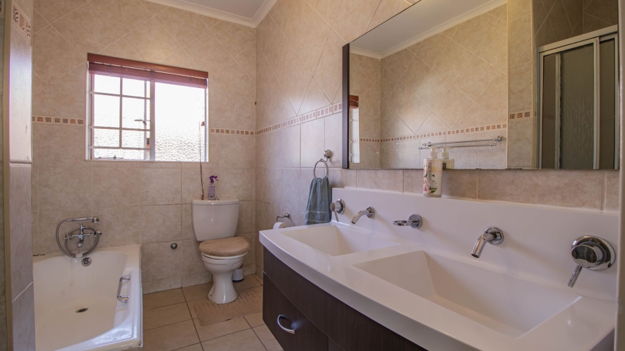 3 Bedroom Property for Sale in Highway Gardens Gauteng