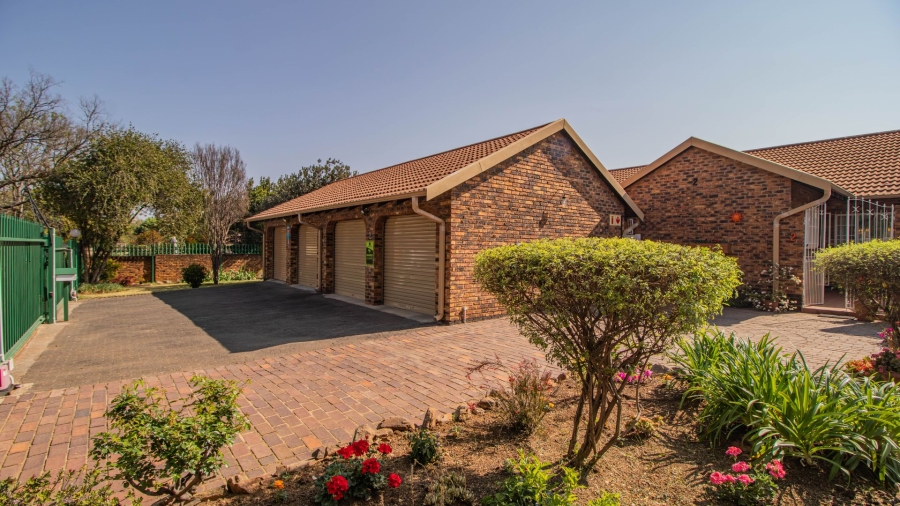 3 Bedroom Property for Sale in Highway Gardens Gauteng