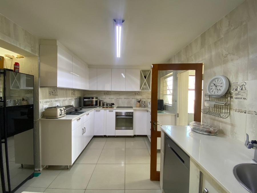 5 Bedroom Property for Sale in Roodekrans Gauteng