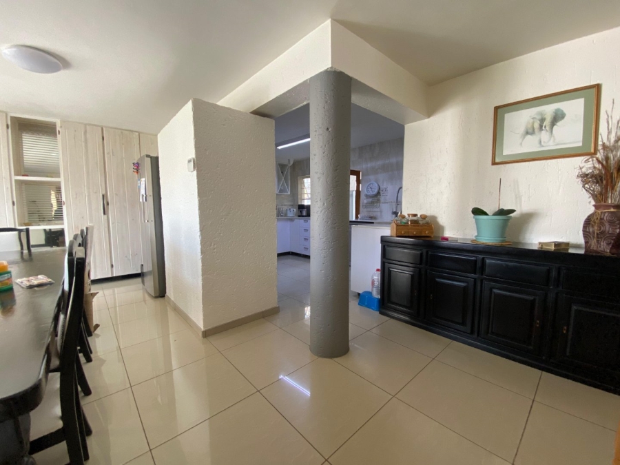 5 Bedroom Property for Sale in Roodekrans Gauteng