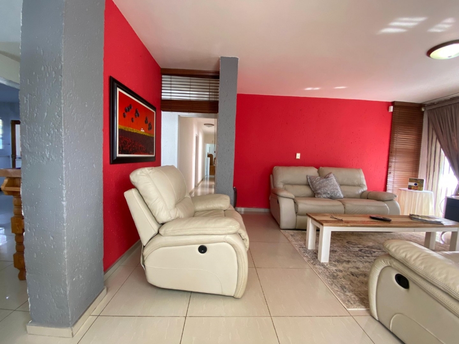 5 Bedroom Property for Sale in Roodekrans Gauteng