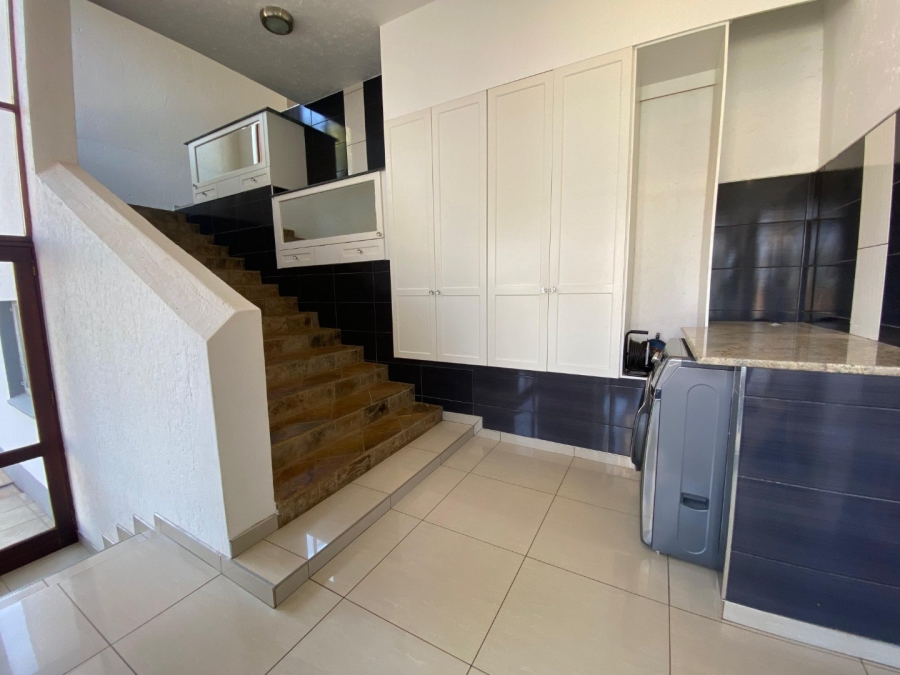 5 Bedroom Property for Sale in Roodekrans Gauteng