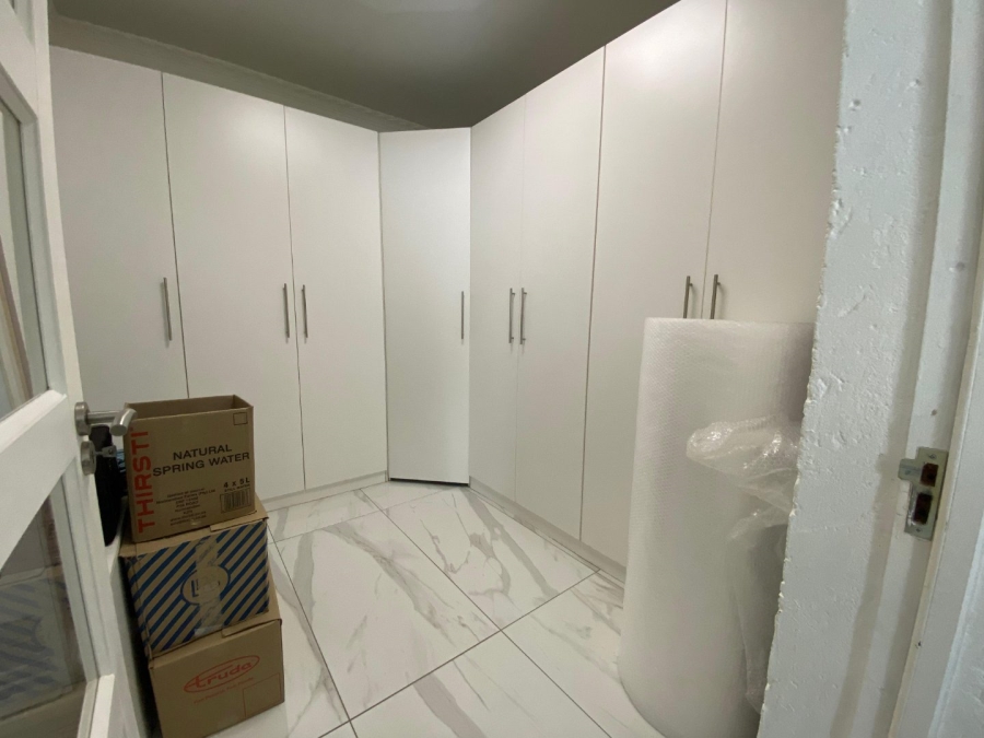 5 Bedroom Property for Sale in Roodekrans Gauteng