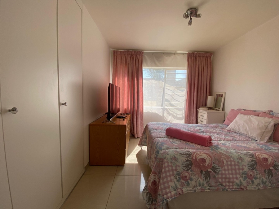 5 Bedroom Property for Sale in Roodekrans Gauteng