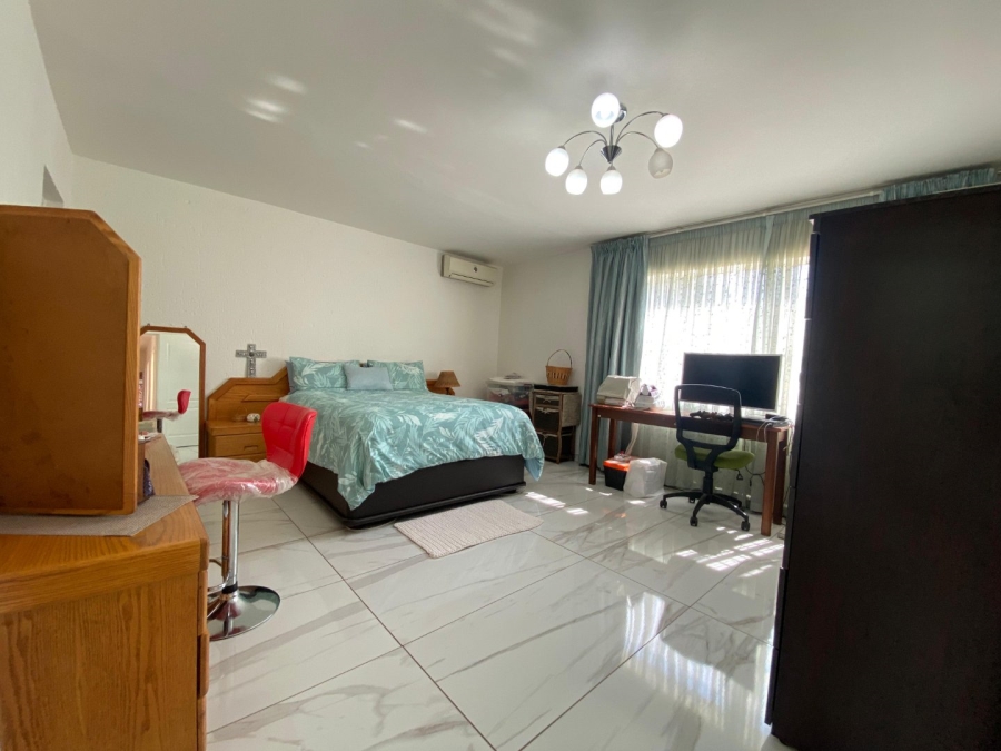5 Bedroom Property for Sale in Roodekrans Gauteng