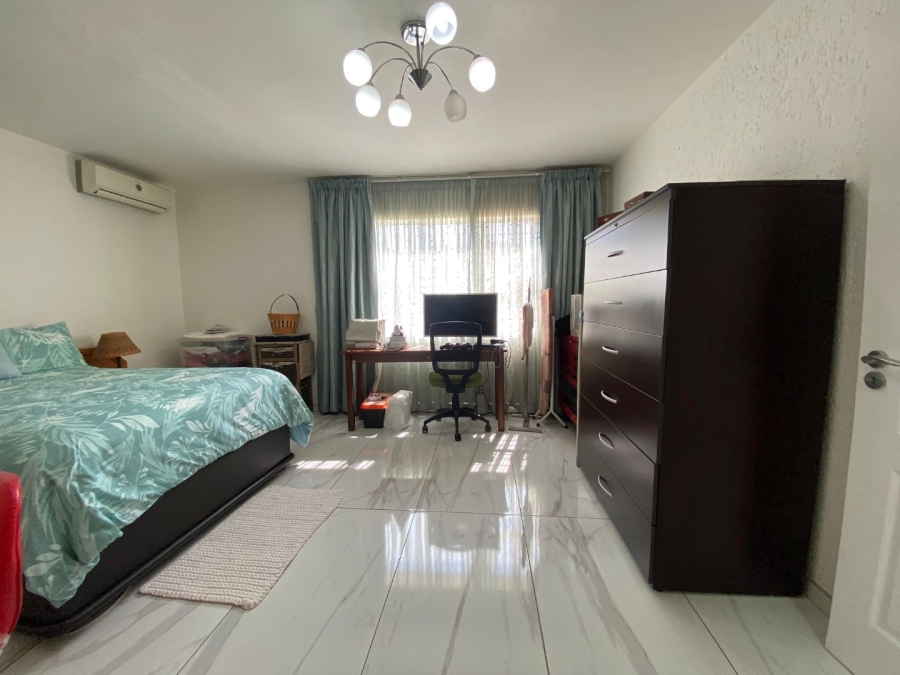 5 Bedroom Property for Sale in Roodekrans Gauteng