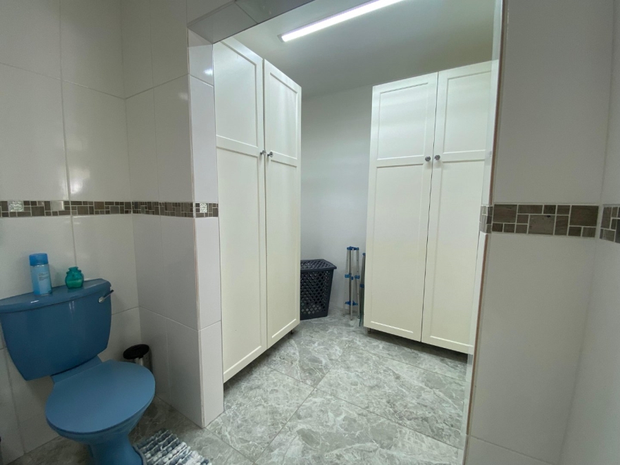 5 Bedroom Property for Sale in Roodekrans Gauteng