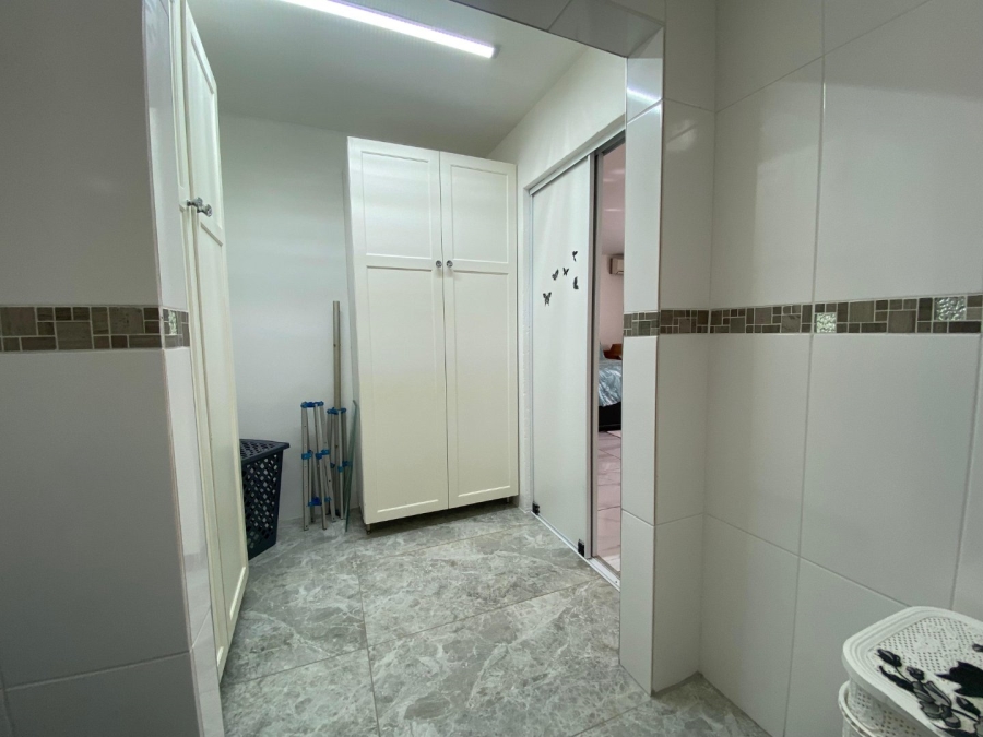 5 Bedroom Property for Sale in Roodekrans Gauteng