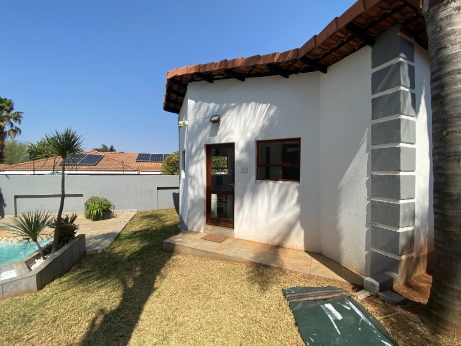 5 Bedroom Property for Sale in Roodekrans Gauteng
