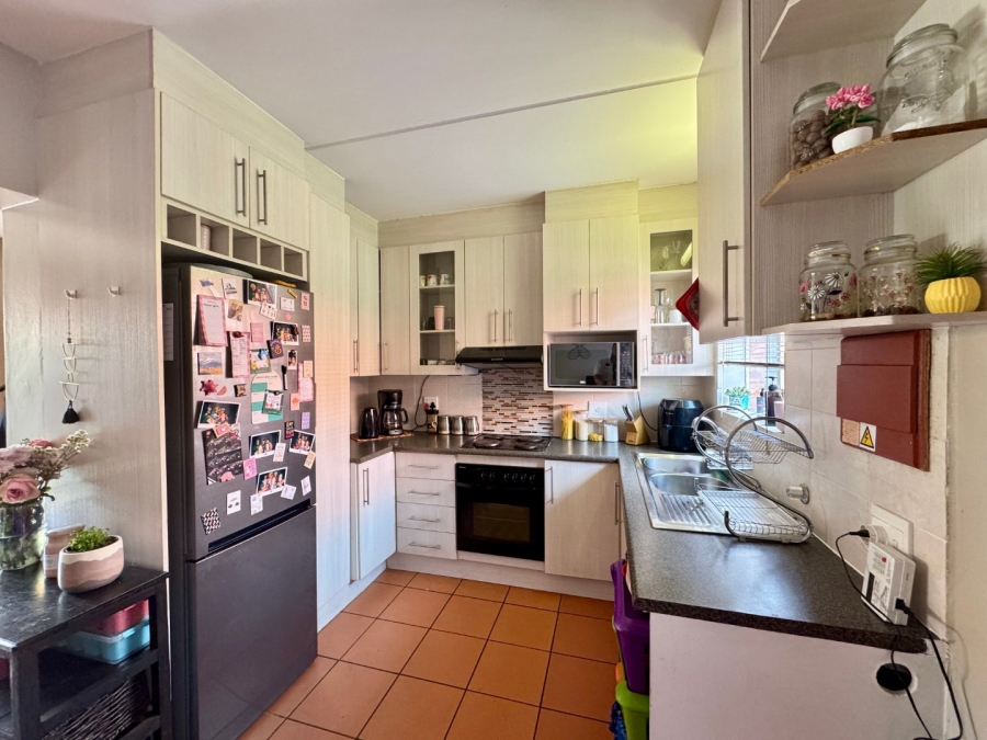 2 Bedroom Property for Sale in Die Hoewes Gauteng