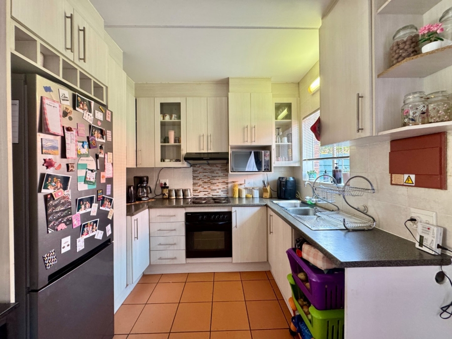 2 Bedroom Property for Sale in Die Hoewes Gauteng