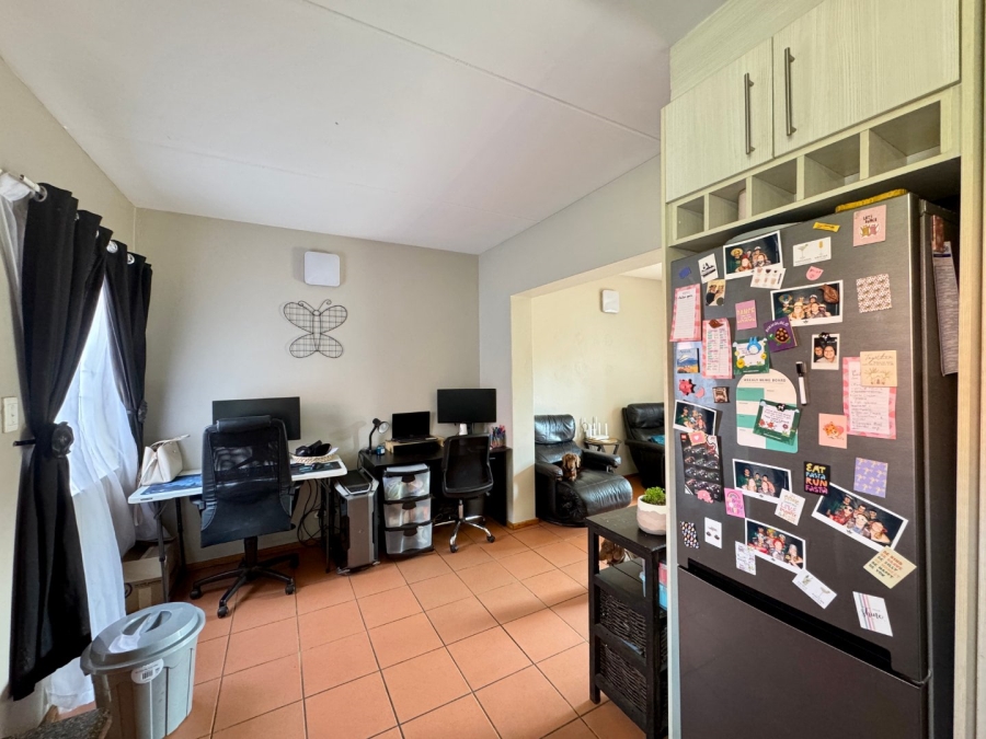 2 Bedroom Property for Sale in Die Hoewes Gauteng