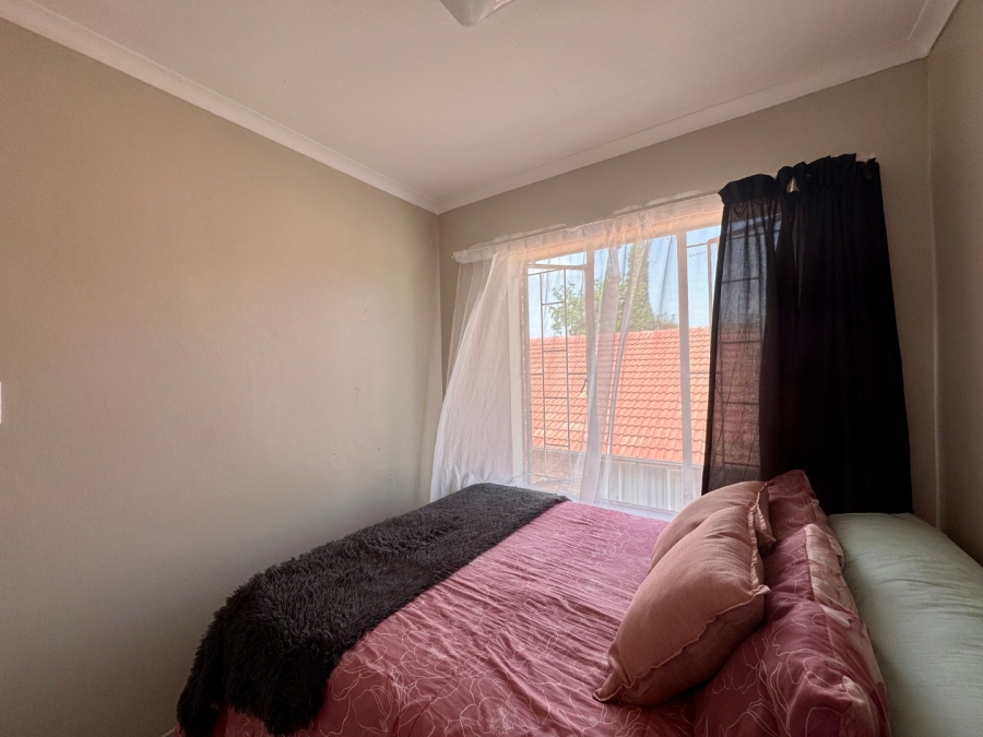 2 Bedroom Property for Sale in Die Hoewes Gauteng