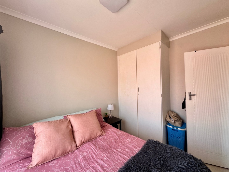 2 Bedroom Property for Sale in Die Hoewes Gauteng