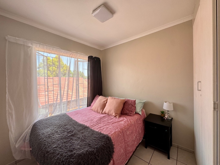 2 Bedroom Property for Sale in Die Hoewes Gauteng