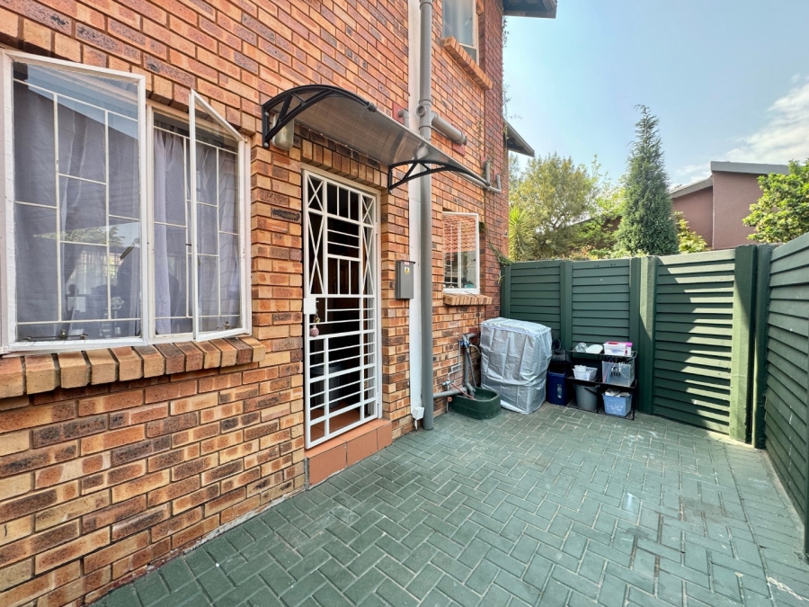 2 Bedroom Property for Sale in Die Hoewes Gauteng