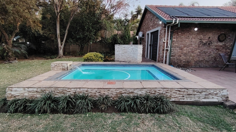 5 Bedroom Property for Sale in Eldoraigne Gauteng