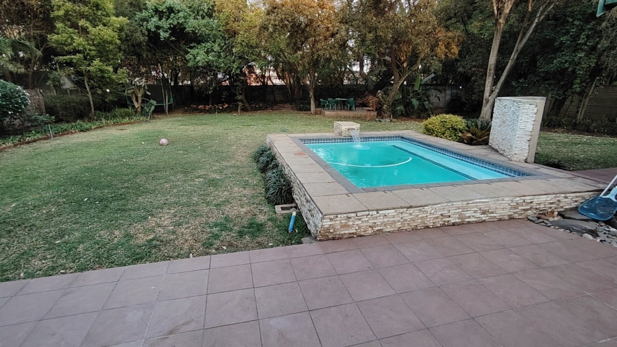 5 Bedroom Property for Sale in Eldoraigne Gauteng