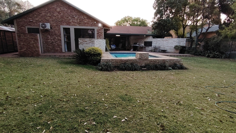 5 Bedroom Property for Sale in Eldoraigne Gauteng