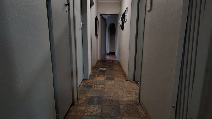 5 Bedroom Property for Sale in Eldoraigne Gauteng