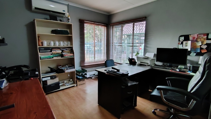 5 Bedroom Property for Sale in Eldoraigne Gauteng