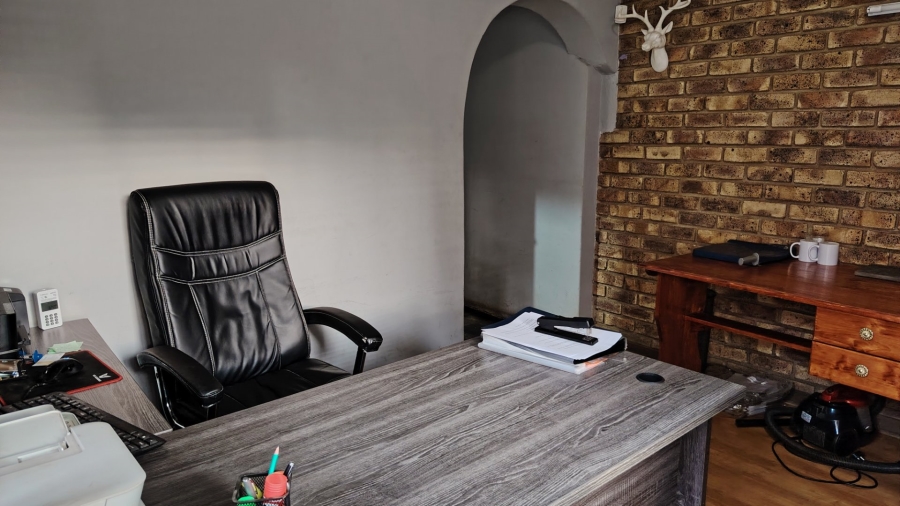 5 Bedroom Property for Sale in Eldoraigne Gauteng