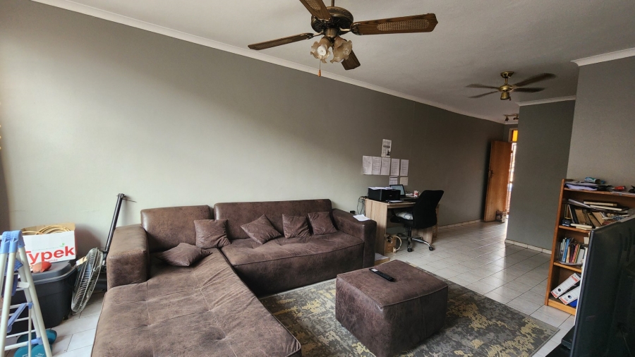 2 Bedroom Property for Sale in Pretoria North Gauteng