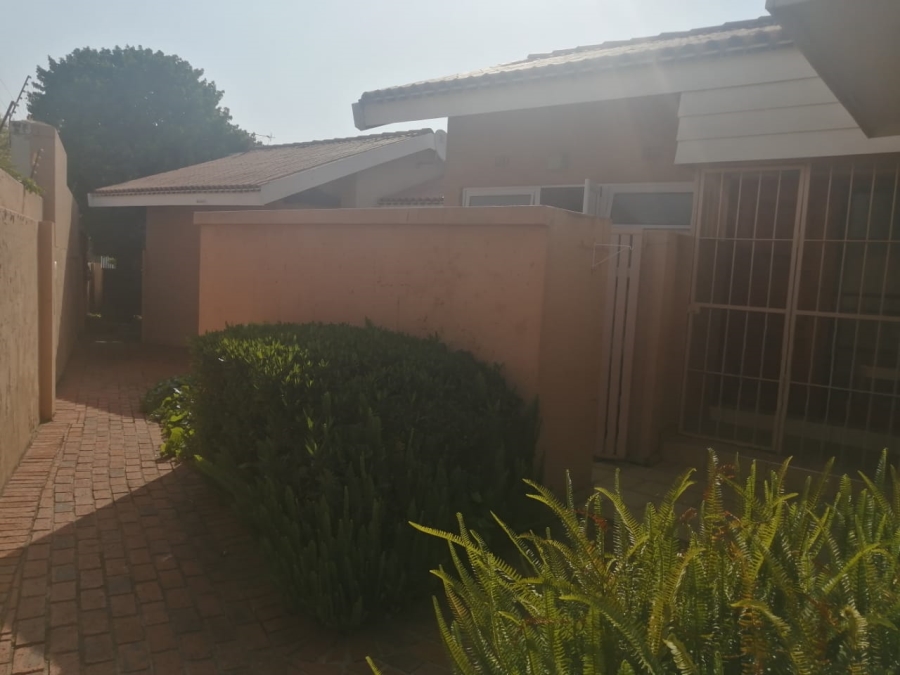2 Bedroom Property for Sale in Woodmead Gauteng