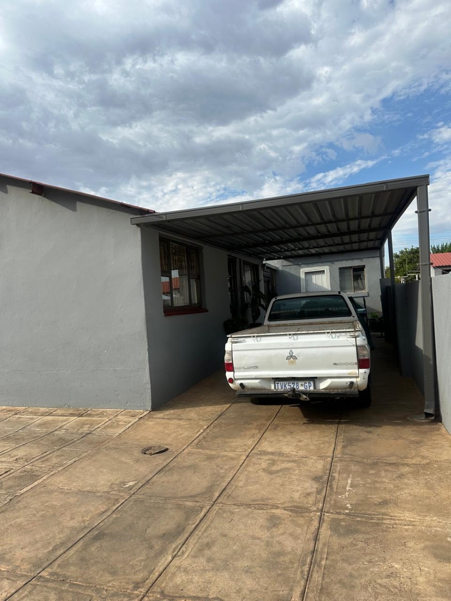 2 Bedroom Property for Sale in Meadowlands West Gauteng