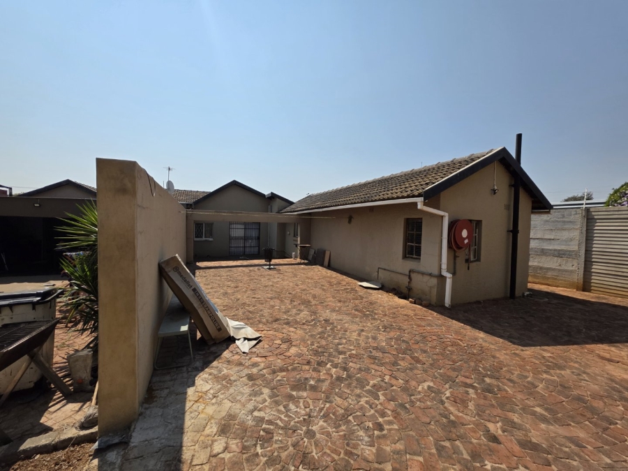 5 Bedroom Property for Sale in Sinoville Gauteng
