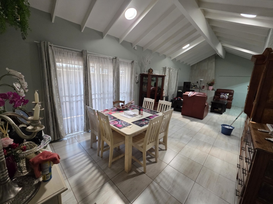 5 Bedroom Property for Sale in Sinoville Gauteng