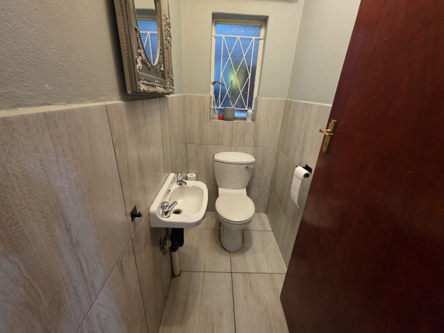 5 Bedroom Property for Sale in Sinoville Gauteng