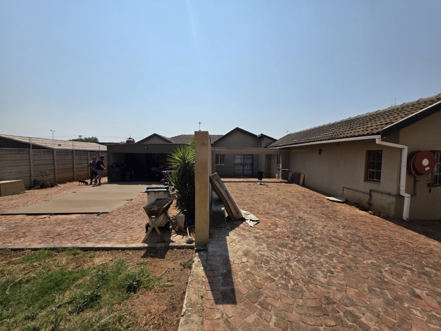 5 Bedroom Property for Sale in Sinoville Gauteng
