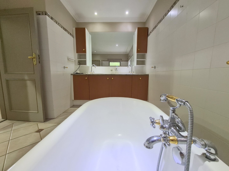 4 Bedroom Property for Sale in Wapadrand Gauteng