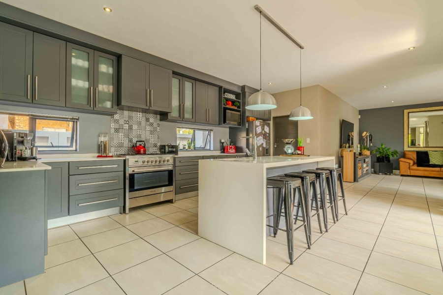 5 Bedroom Property for Sale in Lombardy Gauteng