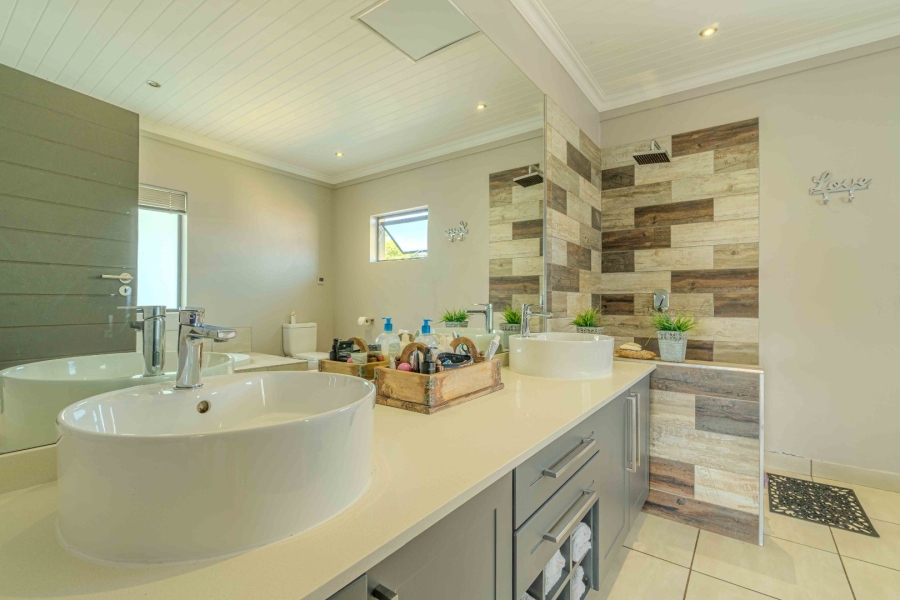5 Bedroom Property for Sale in Lombardy Gauteng