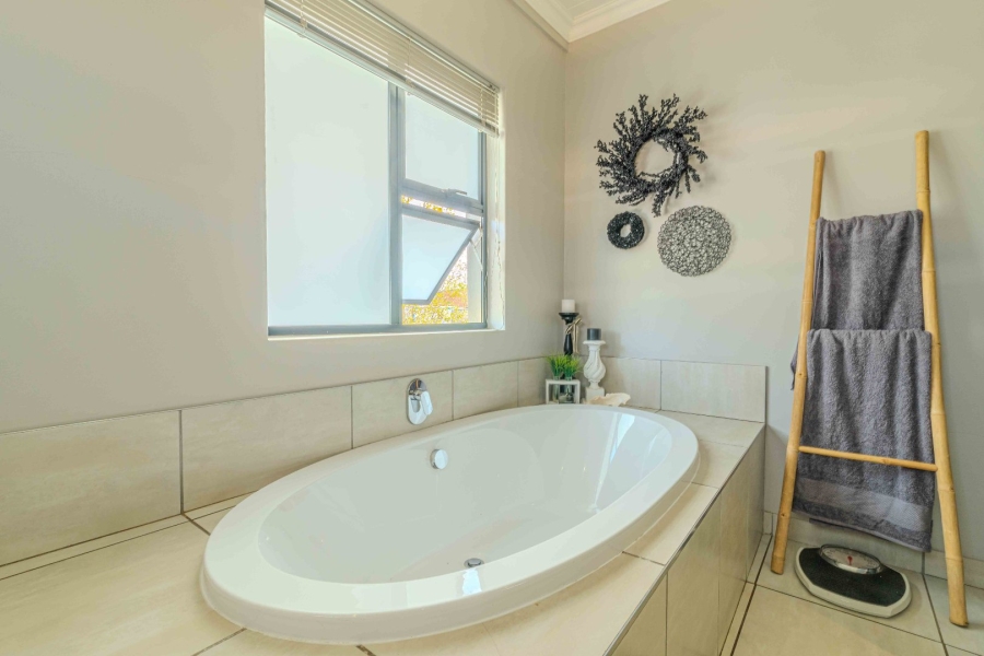 5 Bedroom Property for Sale in Lombardy Gauteng