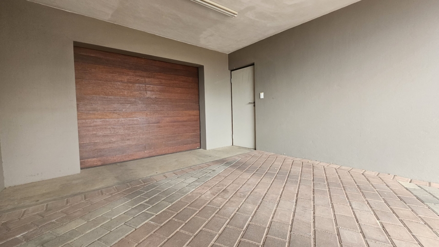 1 Bedroom Property for Sale in Lombardy Gauteng