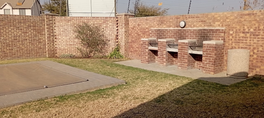 To Let  Bedroom Property for Rent in Willow Park Manor Gauteng