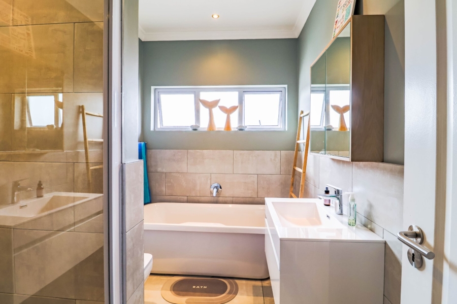 5 Bedroom Property for Sale in Olivedale Gauteng
