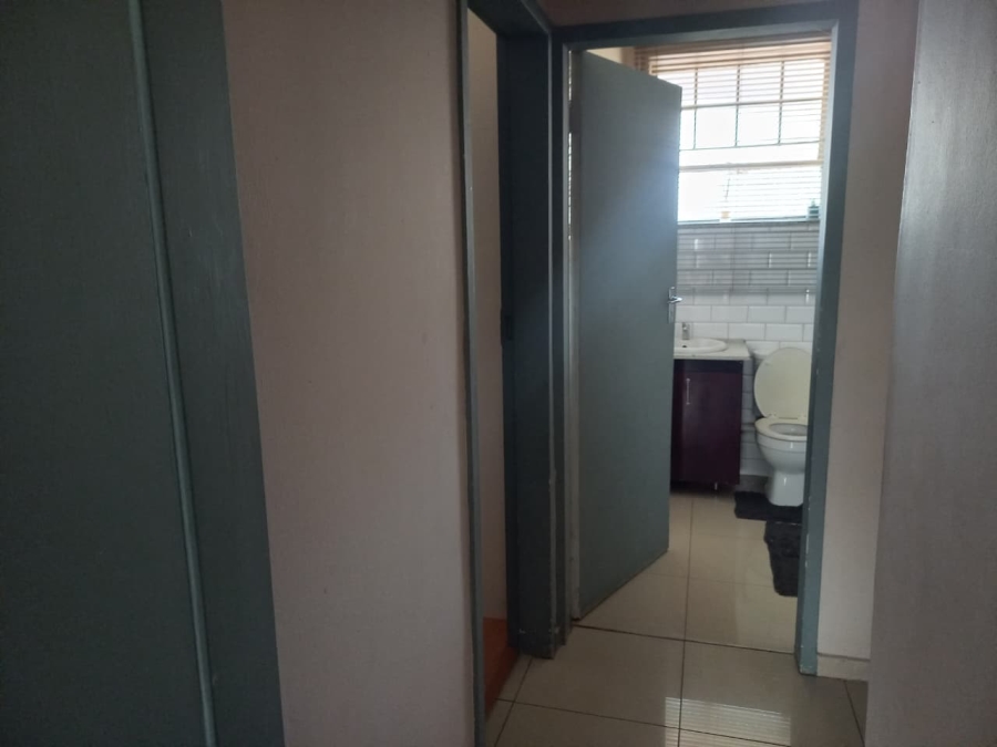 To Let 2 Bedroom Property for Rent in Lombardy East Gauteng