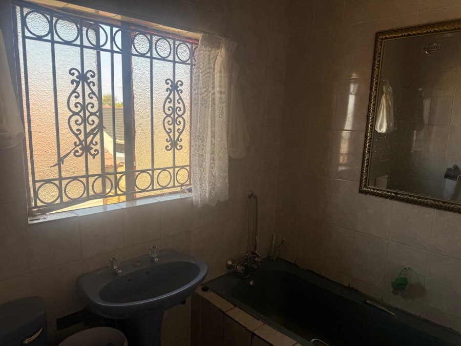 5 Bedroom Property for Sale in Eldorado Park Gauteng