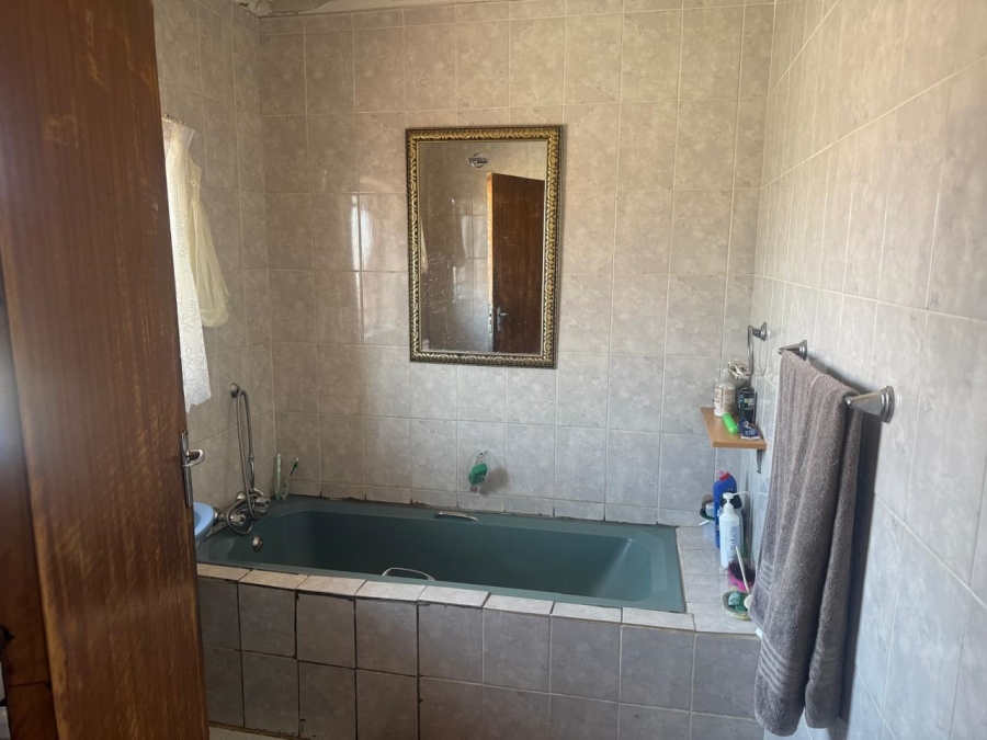 5 Bedroom Property for Sale in Eldorado Park Gauteng