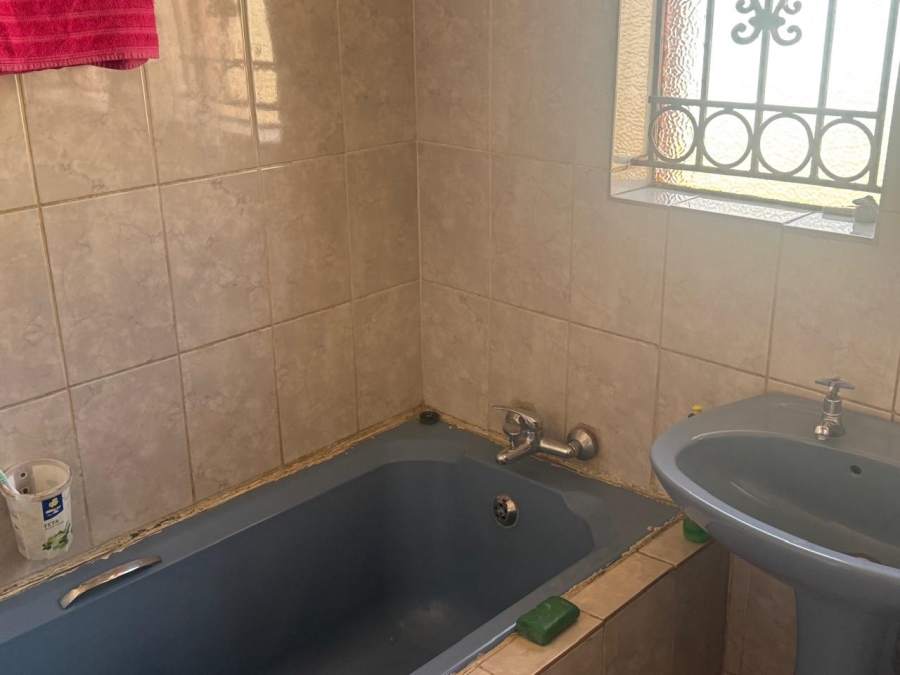 5 Bedroom Property for Sale in Eldorado Park Gauteng