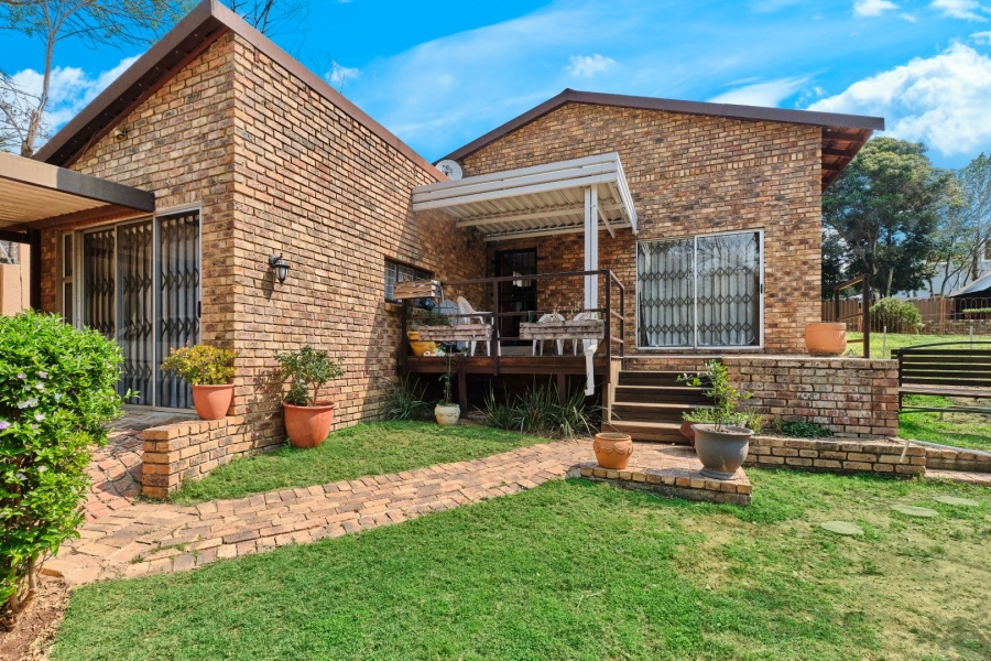 3 Bedroom Property for Sale in Maroeladal Gauteng