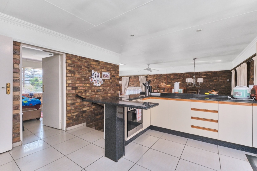 3 Bedroom Property for Sale in Maroeladal Gauteng