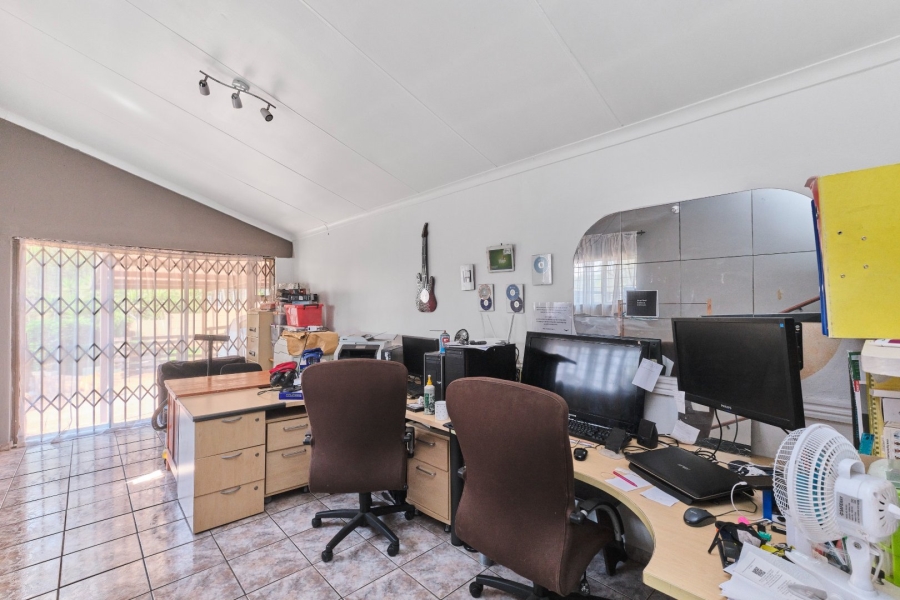 3 Bedroom Property for Sale in Maroeladal Gauteng
