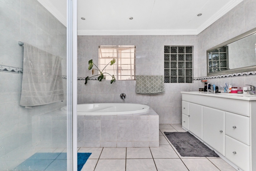 3 Bedroom Property for Sale in Maroeladal Gauteng