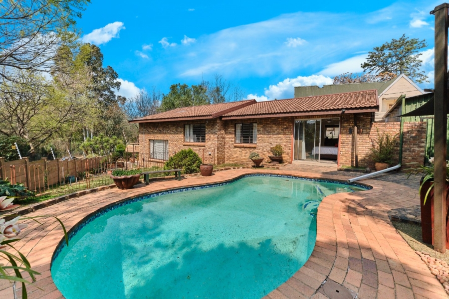 3 Bedroom Property for Sale in Maroeladal Gauteng