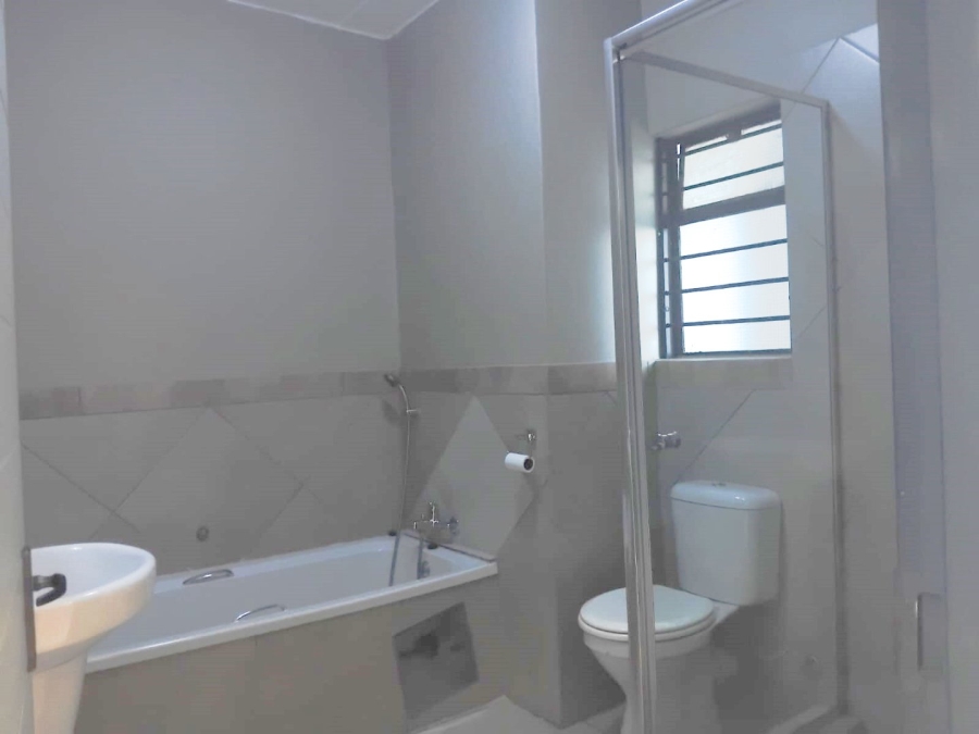To Let  Bedroom Property for Rent in Glen Austin Gauteng